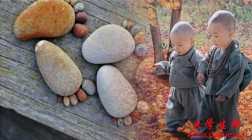 С������ʯͷ�Ĺ��£�����������